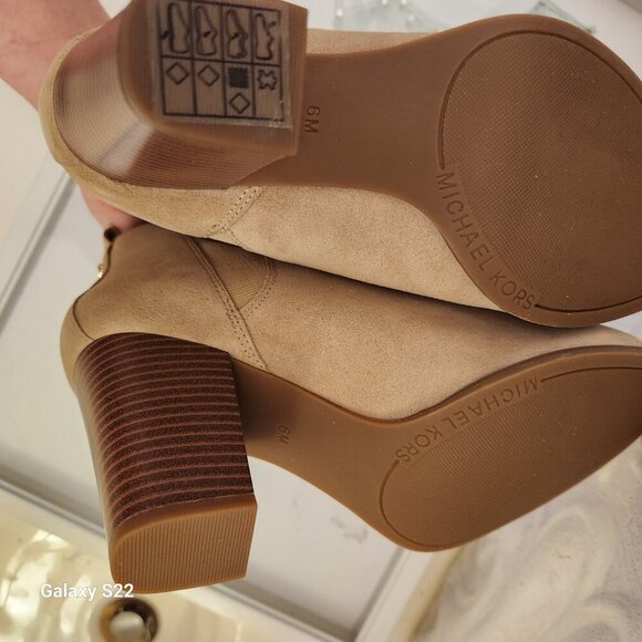 Michael Kors Evaline Brown Suede Chelsea Heeled Booties Size 6M. NIB - Picture 8 of 10